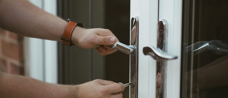24 hour key locksmith Alta Sierra
